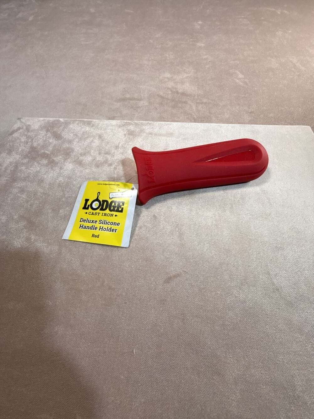 Lodge Deluxe Silicone Handle Holder Red (box B2-2064)